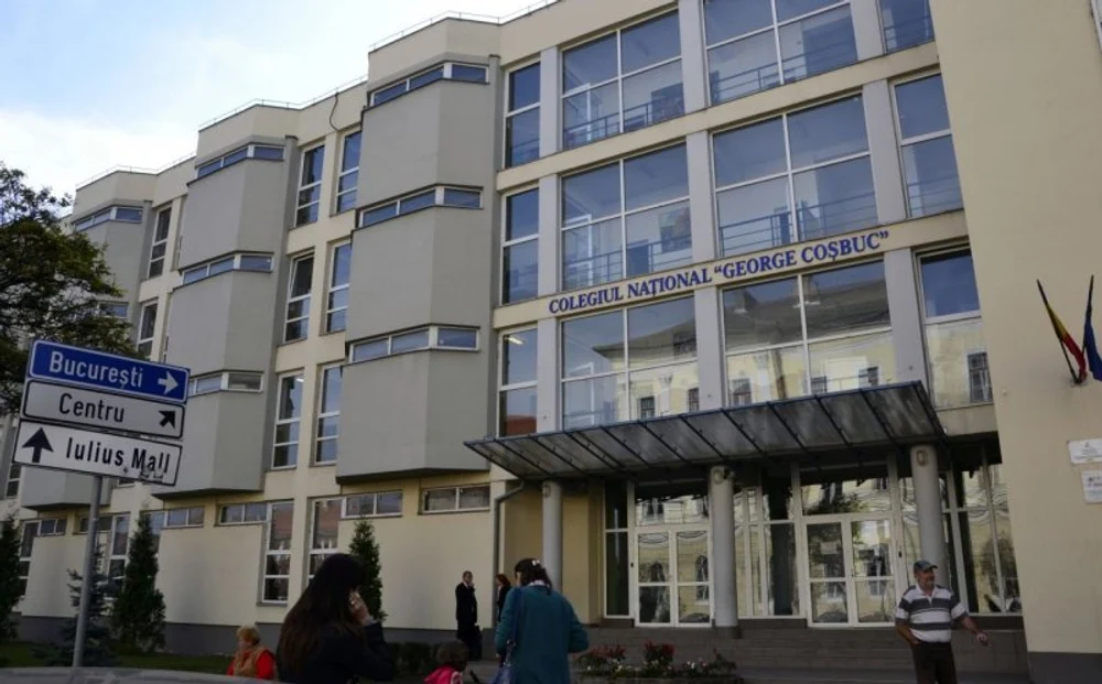 Elevă căzută de la etajul 3 al unei școli din Cluj. Poliția cercetează cazul