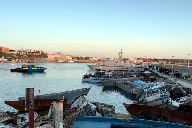 Doi morţi şi peste 20 de dispăruţi după un naufragiu în Marea Mediterană