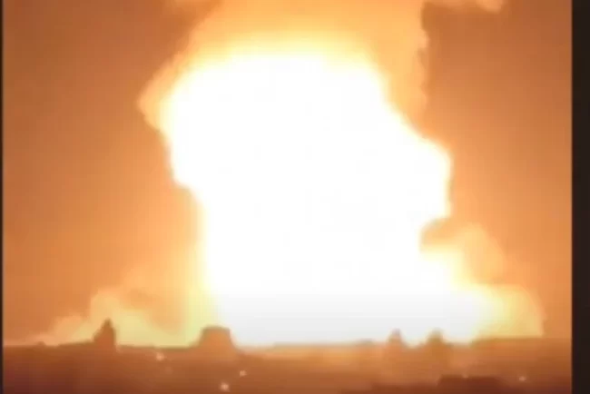 Un incendiu a izbucnit la o bază militară americană din Siria după un atac cu rachetă