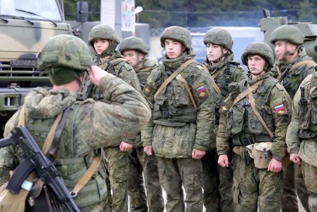 Un deputat rus cere taxarea bărbaților care nu merg pe front: Din banii lor s-ar cumpăra muniție, uniforme și tehnică militară