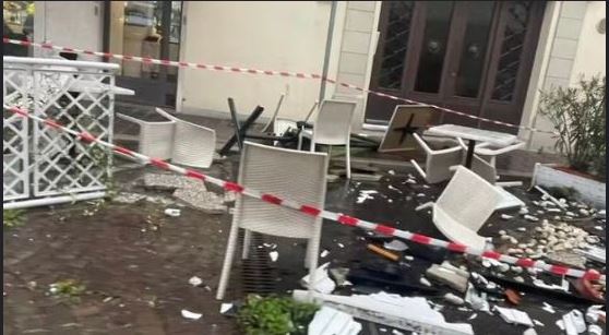 Un jucător de la Udinese și-a făcut praf Mercedesul, după ce a intrat într-o terasă: „Parcă a explodat o bombă”