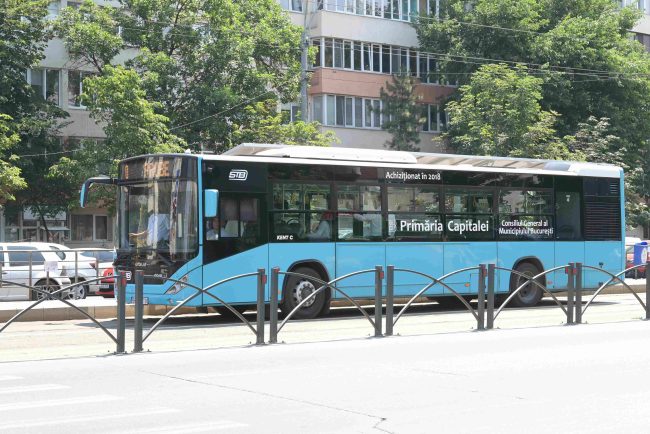 Autobuzul care a lovit mortal un pieton a fost identificat după urmele de sânge de pe roți. Șoferul va fi cercetat în libertate