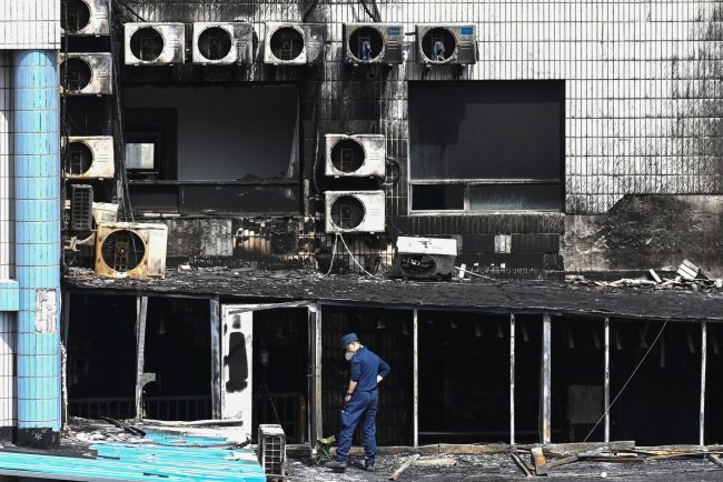 Directorul spitalului din Beijing, arestat după incendiul cu 29 de morți. Pacienții au sărit pe geam pe frânghii din cearșafuri legate