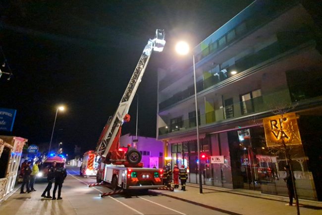 Alarma de incendiu la Hotel Riva in statiunea Mamaia. Persoane evacuate (Galerie Foto + Video)