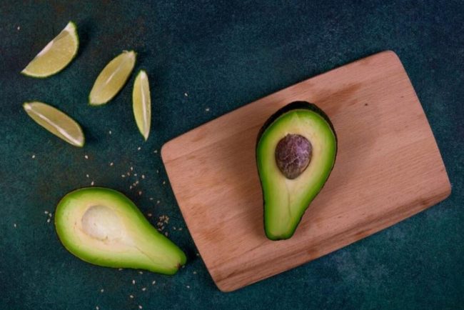 Cum și la ce se folosește sâmburele de avocado: 5 idei originale