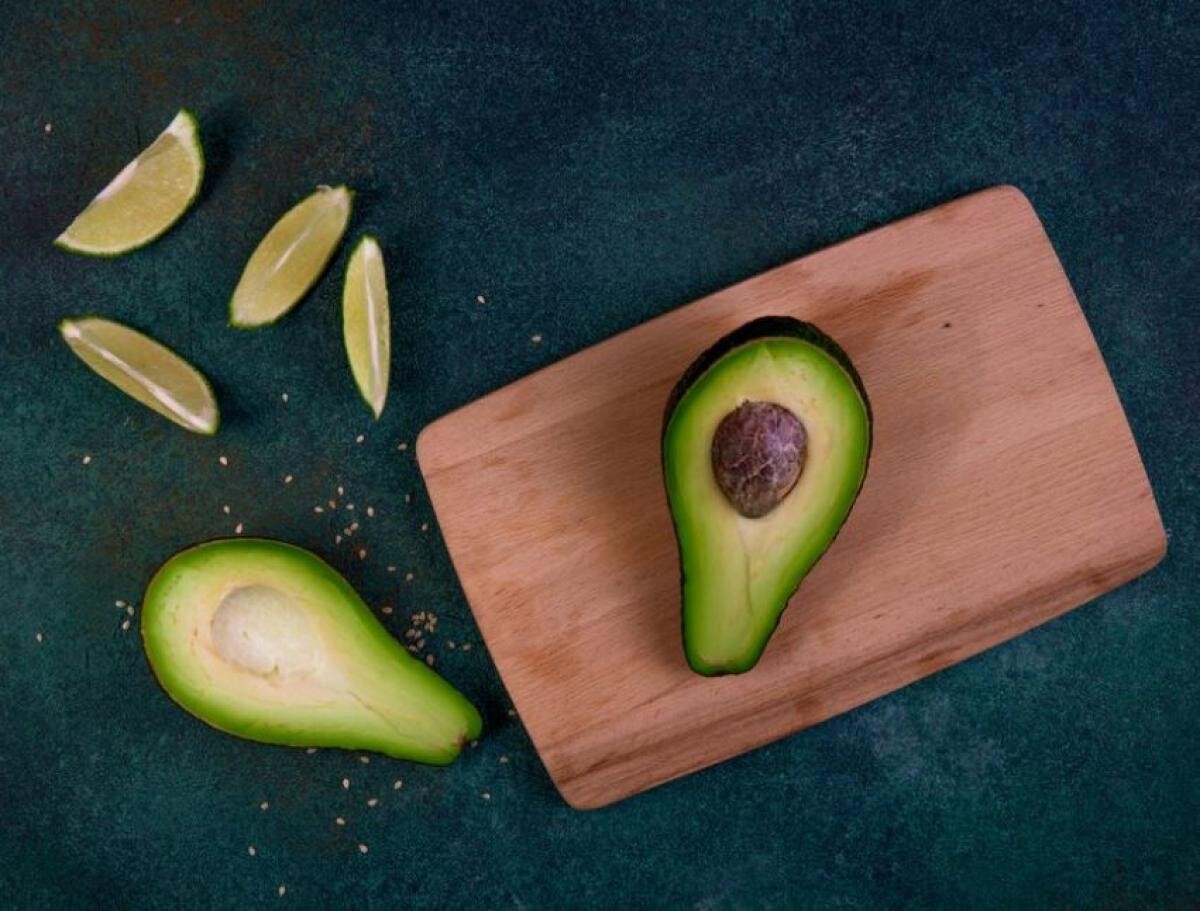 Cum și la ce se folosește sâmburele de avocado: 5 idei originale