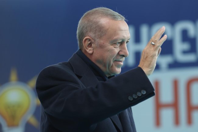 Alegeri în Turcia. Erdogan scade sub 50%, prezidențialele se decid în turul doi. Kilicdaroglu: Stăm aici până se numără fiecare vot