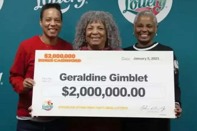 După ce și-a cheltuit economiile cu tratamentul pentru cancer al fiicei sale, o femeie din Florida a câștigat două milioane de dolari la loz în plic