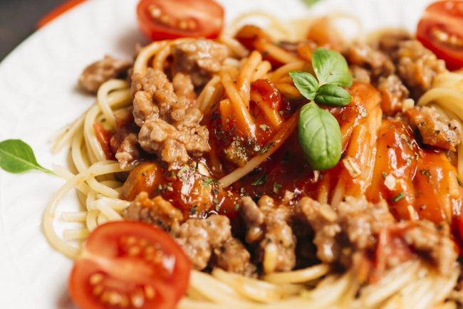 Spaghete bolognese. Rețeta din Italia