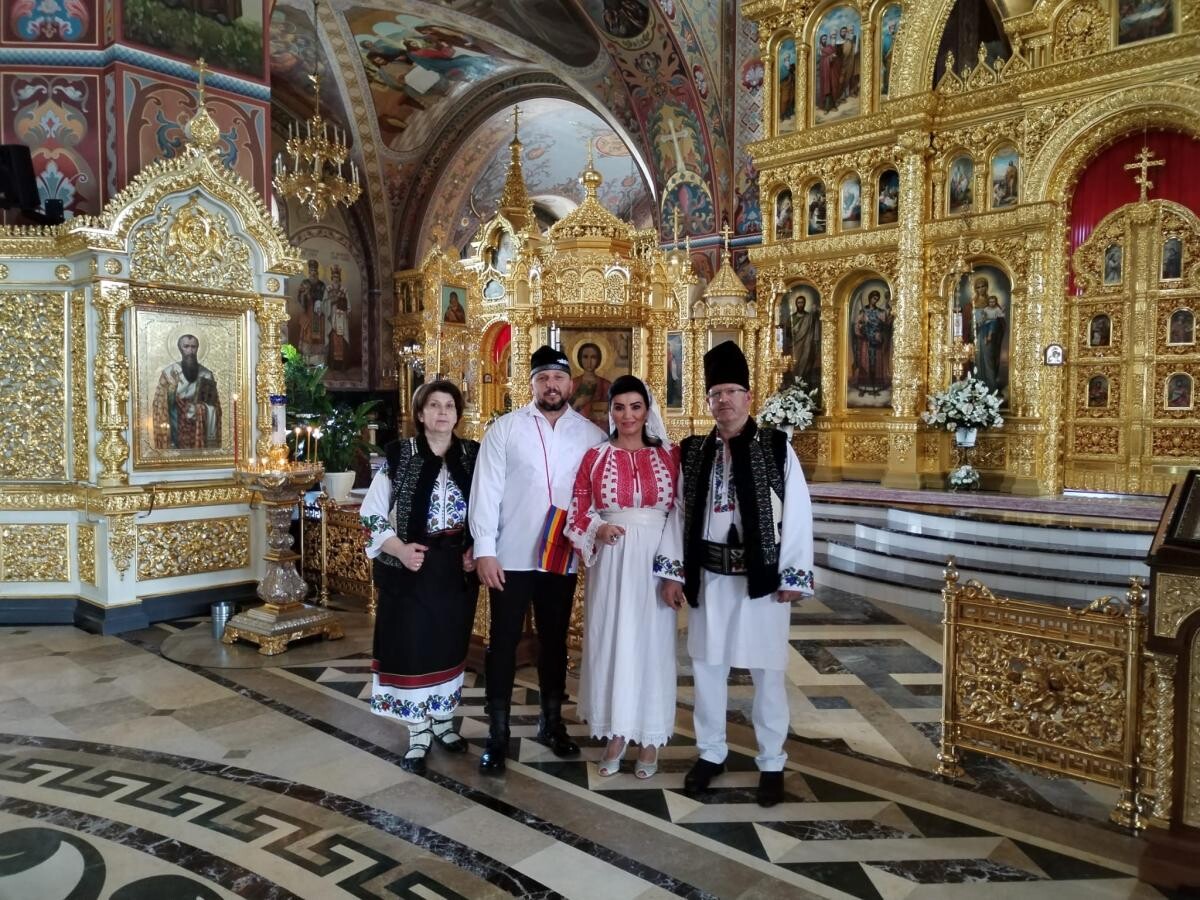 Adriana Bahmuțeanu s-a căsătorit religios cu George Restivan în Ucraina: Ce-a unit Dumnezeu, omul sa nu despartă