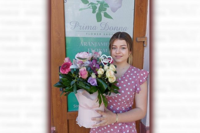 Cristina Petronela Șincan, prima castigatoare a concursului inmiresmat ZIUA de Constanta si floraria Prima Donna Flower Shop