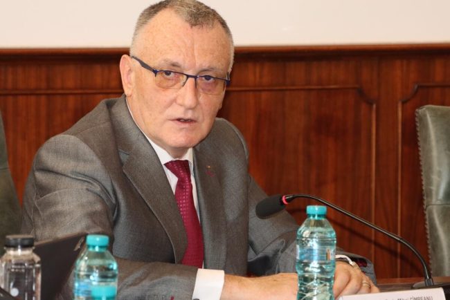 Ministrul Sorin Cîmpeanu voia salariu decent pentru un profesor la început de drum. Pavel Popescu (PNL), către PSD: Ați primit un telefon de la partid și ați respins articolul
