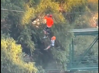 Un băiețel de 6 ani a supraviețuit miraculos după ce a căzut în gol 12 metri în timp ce se dădea pe tiroliană, într-un parc din Mexic