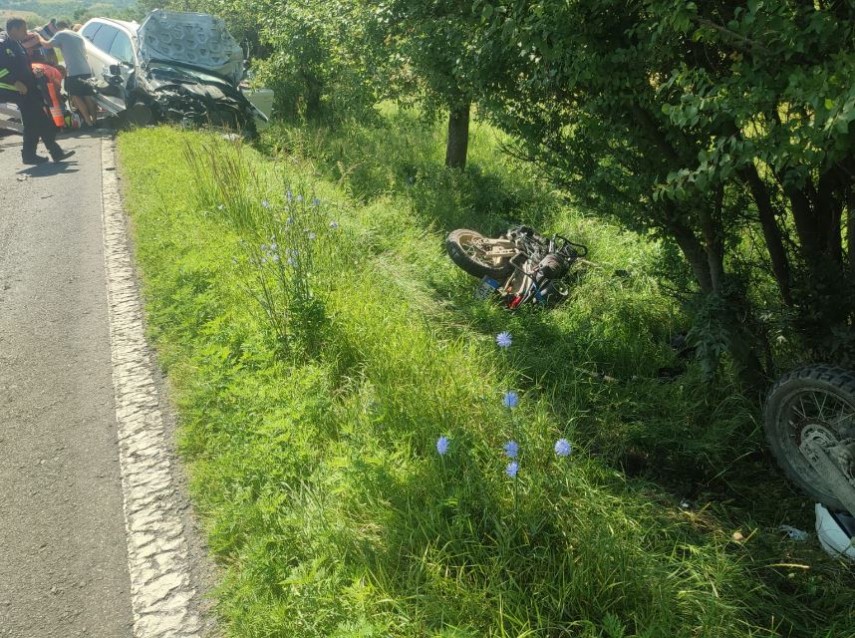 Tragedie pe sosea! Doi motociclisti au murit pe loc, loviti in plin de o masina (VIDEO)
