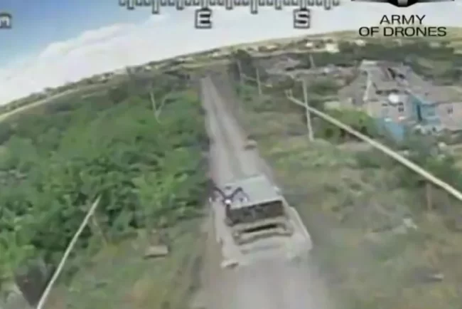 Momentul în care un temut lansator de rachete termobarice este pulverizat de o dronă ucraineană VIDEO
