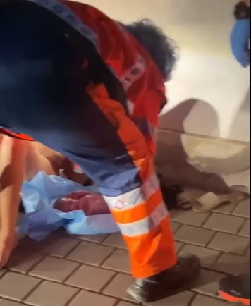 Imagini incredibile în Urziceni. O femeie a născut pe trotuar, în fața spitalului unde nu era niciun ginecolog de gardă