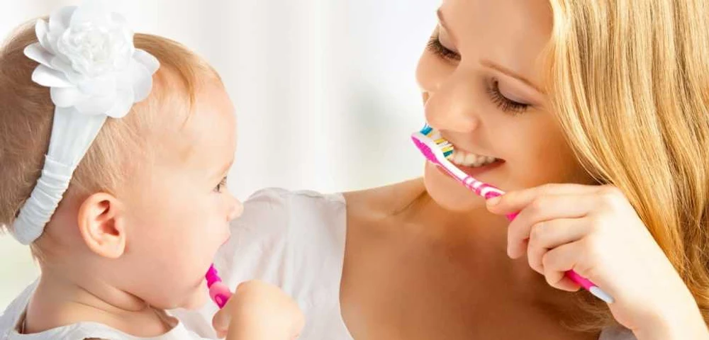 Cum îți convingi copilul să se spele pe dinți. Sfaturi pentru prevenirea cariilor
