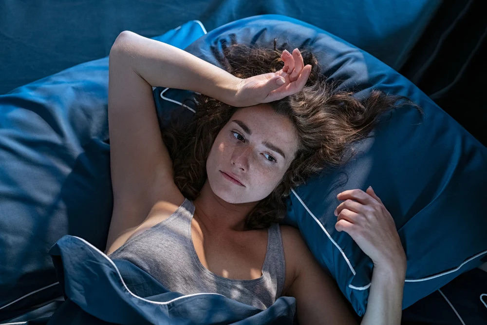 Cum te recuperezi după o noapte nedormită. Șase trucuri care te vor ajuta să treci mai ușor