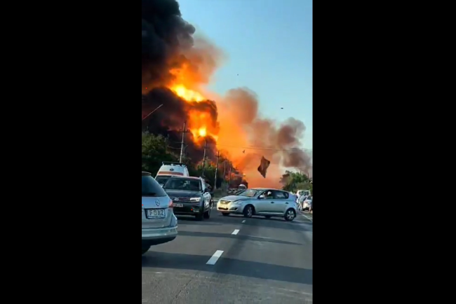 Explozii uriașe lângă București. Rezervoare de GPL sar în aer. Un mort și 46 de răniți, dintre care 26 sunt pompieri