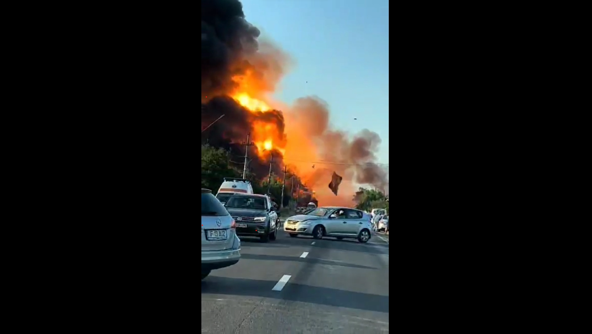 Explozii uriașe lângă București. Rezervoare de GPL sar în aer. Un mort și 46 de răniți, dintre care 26 sunt pompieri