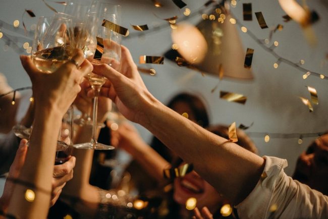 Se apropie sfârşitul petrecerii pentru şampania franţuzească. Vânzările vor scădea după doi ani record
