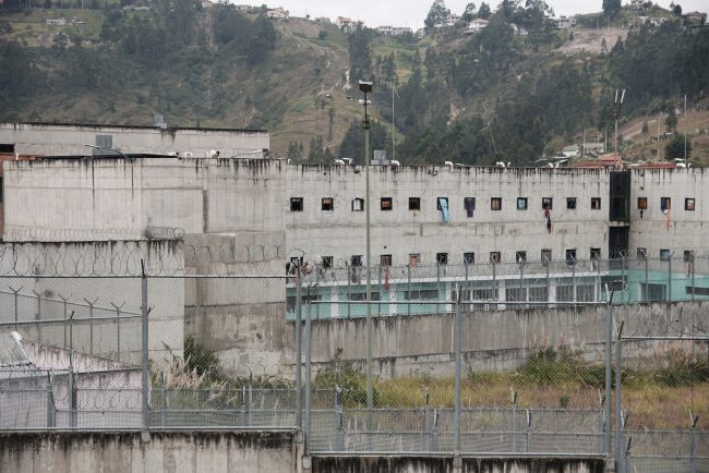 Stare de urgență în închisorile din Ecuador. Deținuții au luat ostatici 57 de gardieni și polițiști în 6 penitenciare
