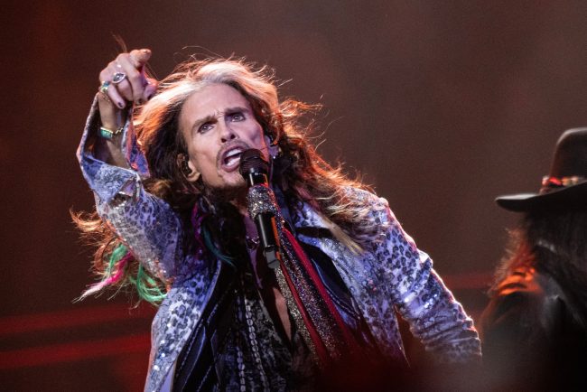 Aerosmith își amână concertele. Solistul Steven Tyler a fost diagnosticat cu sângerări la corzile vocale