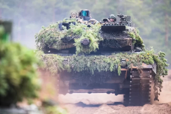 Producătorul german de armament Rheinmetall pregătește un nou lot de tancuri Leopard pentru Ucraina