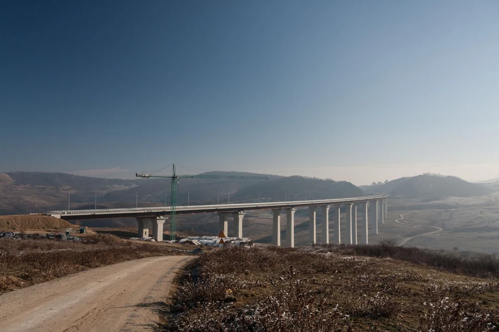 Noi fisuri din cauza cutremurelor la viaductul Aciliu, pe Autostrada A1 Sibiu – Deva