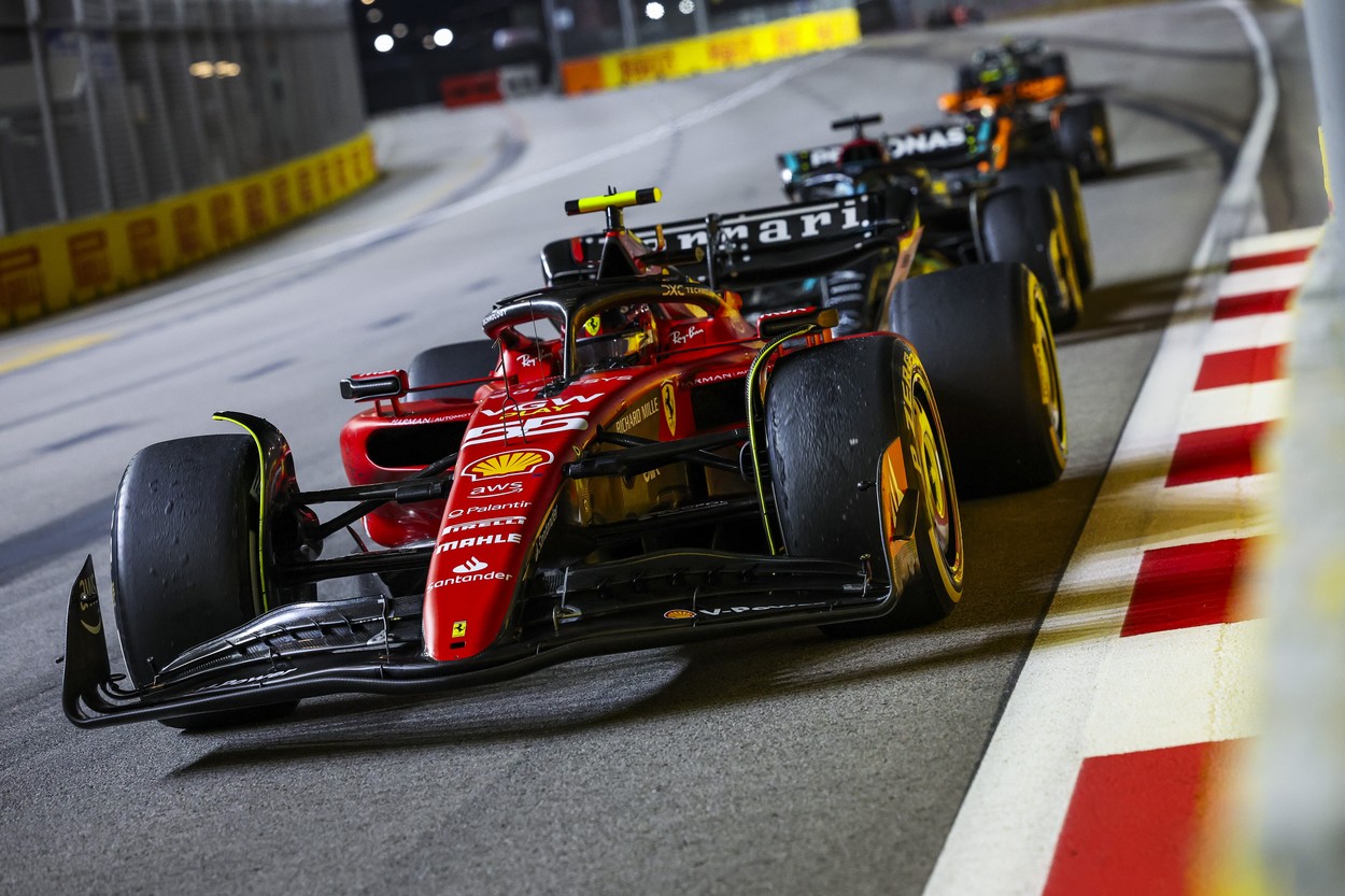 Carlos Sainz se impune la Marele Premiu de Formula 1 de la Singapore