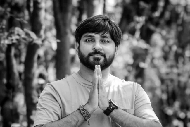 INTERVIU Avisek Majumdar, profesor de yoga și fondator al Prakriti School of Yoga: „Liniștea lipsește cu desăvârșire din societatea actuală“