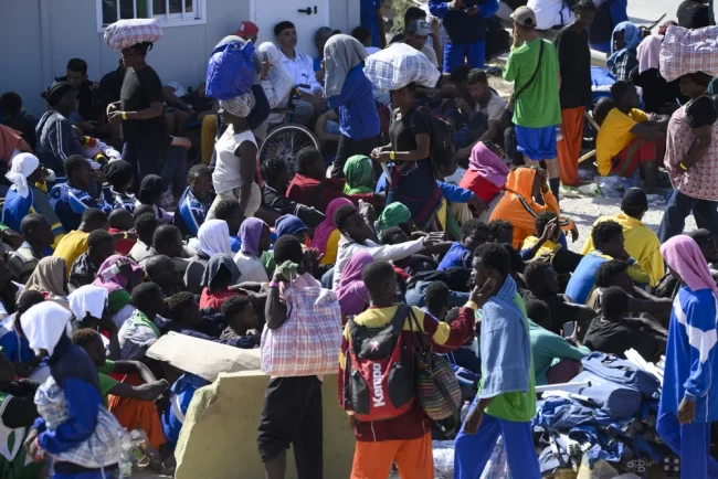 Motivul pentru care Franţa refuză să mai primească migranţi de pe insula italiană Lampedusa