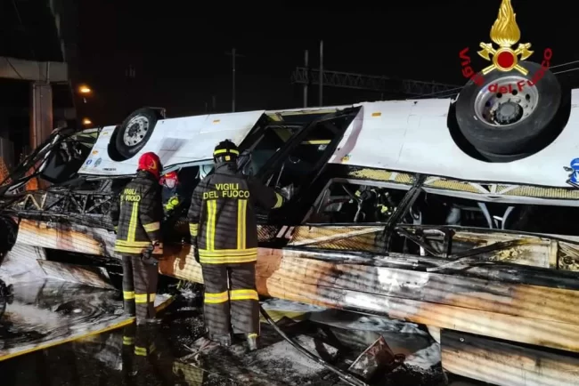 Cum s-a produs accidentul devastator din Italia, soldat cu 21 de morți. Cine era șoferul autocarului VIDEO
