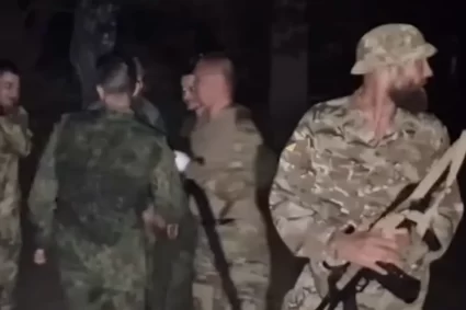 Doi soldați ucraineni au fost salvați după ce s-au ascuns timp de 18 luni în teritoriul ocupat de Rusia