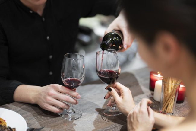 De ce să renunți la paharul de vin de la cină