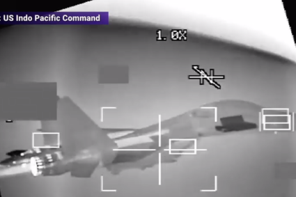 VIDEO. Momentul în care un avion de luptă chinez șicanează o aeronavă militară americană
