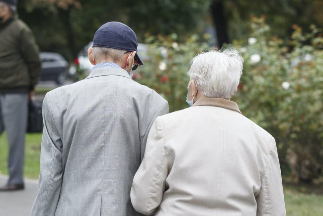 DOCUMENT. Ce prevede proiectul noii legi a pensiilor. Vârstă de pensionare egală pentru femei și bărbați