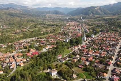 Lonea, ținutul cărbunelui cu mină de 150 de ani. Locul atractiv de la poalele munților Parâng și Șureanu VIDEO