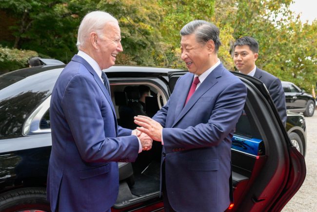 Biden către Xi Jinping: Ce mașină frumoasă aveți, seamănă cu acel Cadillac parcat acolo