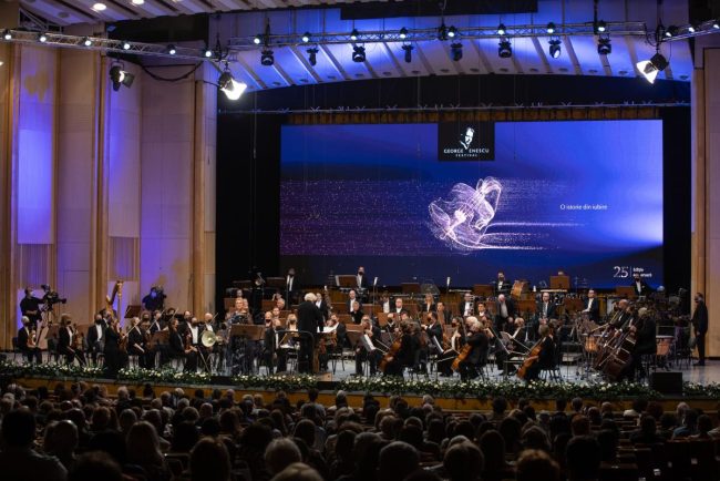 „Una din marile rușini ale Festivalului Enescu”. Ioan Holender, mâhnit: Trebuie să fie o prezență permanentă! La Salzburg s-a făcut