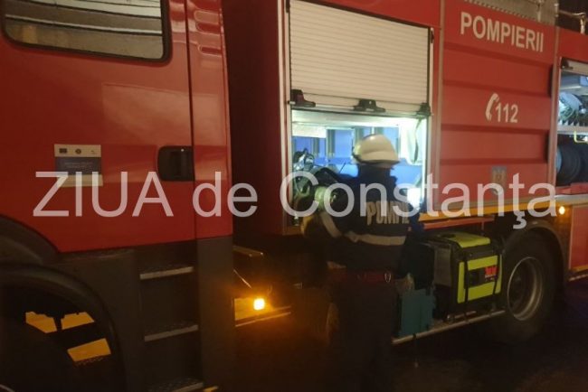Știri Constanta: UPDATE. Pompierii intervin la un bloc de pe strada Eliberarii din Constanta!