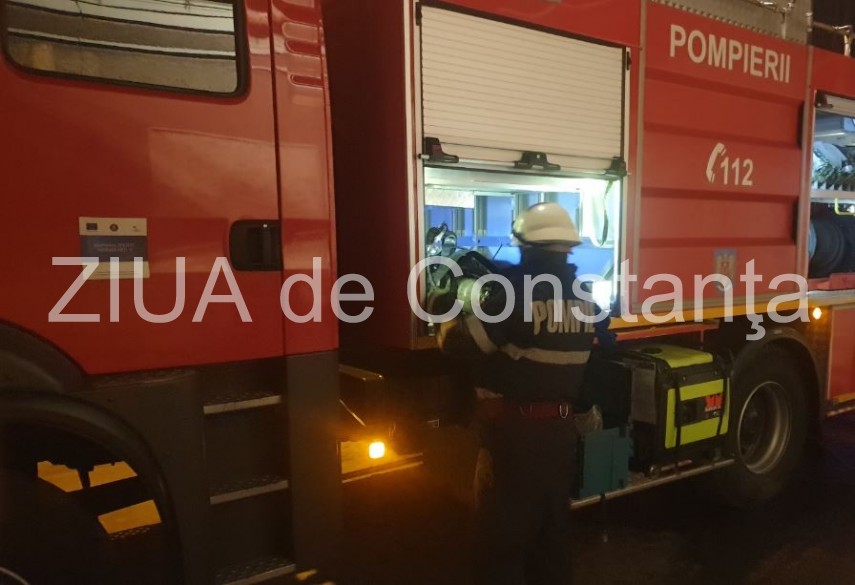 Știri Constanta: UPDATE. Pompierii intervin la un bloc de pe strada Eliberarii din Constanta!
