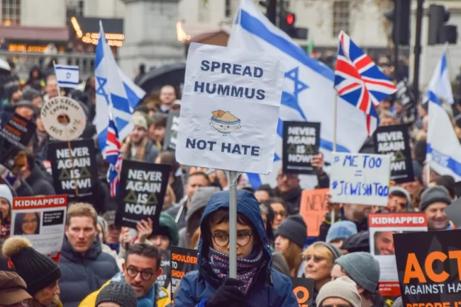 Mii de persoane au manifestat la Londra împotriva antisemitismului