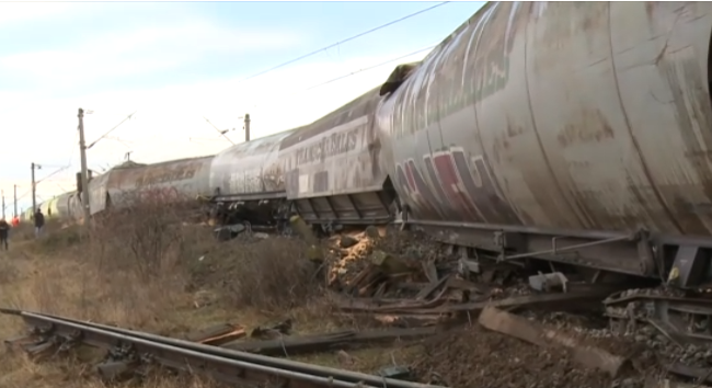 Un tren privat de marfă încărcat cu cereale a deraiat între Craiova şi Caracal. Trei trenuri spre București au întârzieri de câteva ore