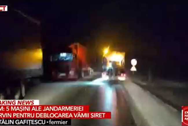 Jandarmii intervin în Vama Siret pentru evacuarea protestatarilor. Fermier: Au venit 20 de mașini. Nici nu le văd capătul