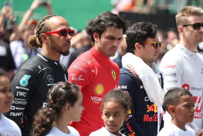 La ce echipă poate ajunge Carlos Sainz, după ce Lewis Hamilton îi va lua locul la Ferrari
