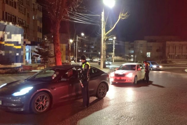 La sfarsit de saptamana:  Captura politistilor in judetul Constanta. Aproape 70 de permise de conducere au fost retinute in vederea suspendarii, din care jumatate pentru depasirea limitei de viteza