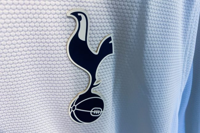 Tottenham vrea să transfere un nou fundaș central. Cine este noua țintă a echipei lui Radu Drăgușin
