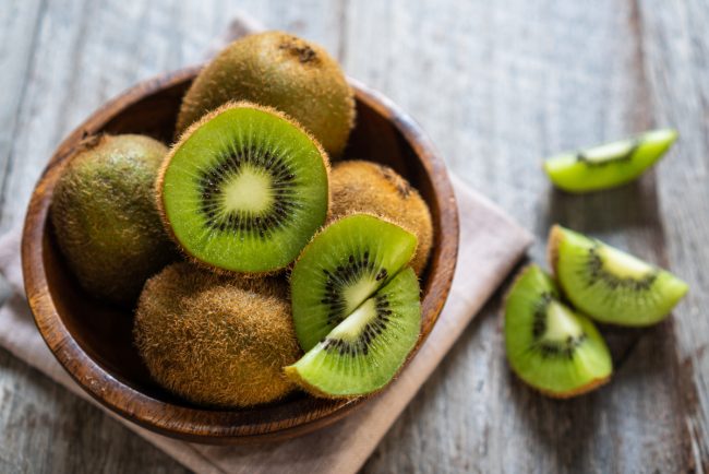 Proprietăți mai puțin cunoscute ale fructului kiwi