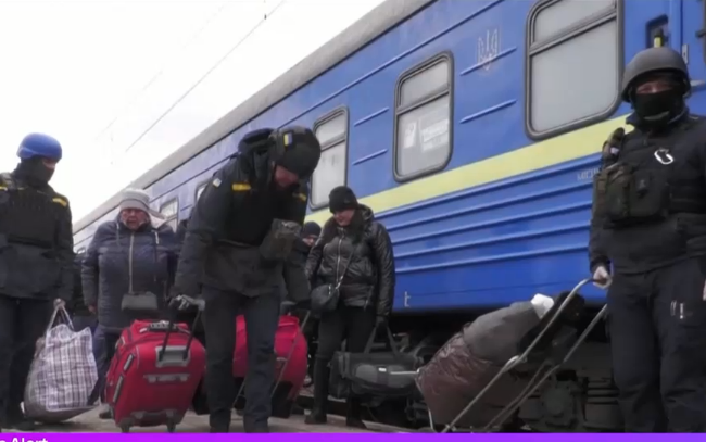 Exod în estul Ucrainei, după înfrângerea din Avdiivka. Oamenii rămași în localitățile din zonă fug din calea rușilor